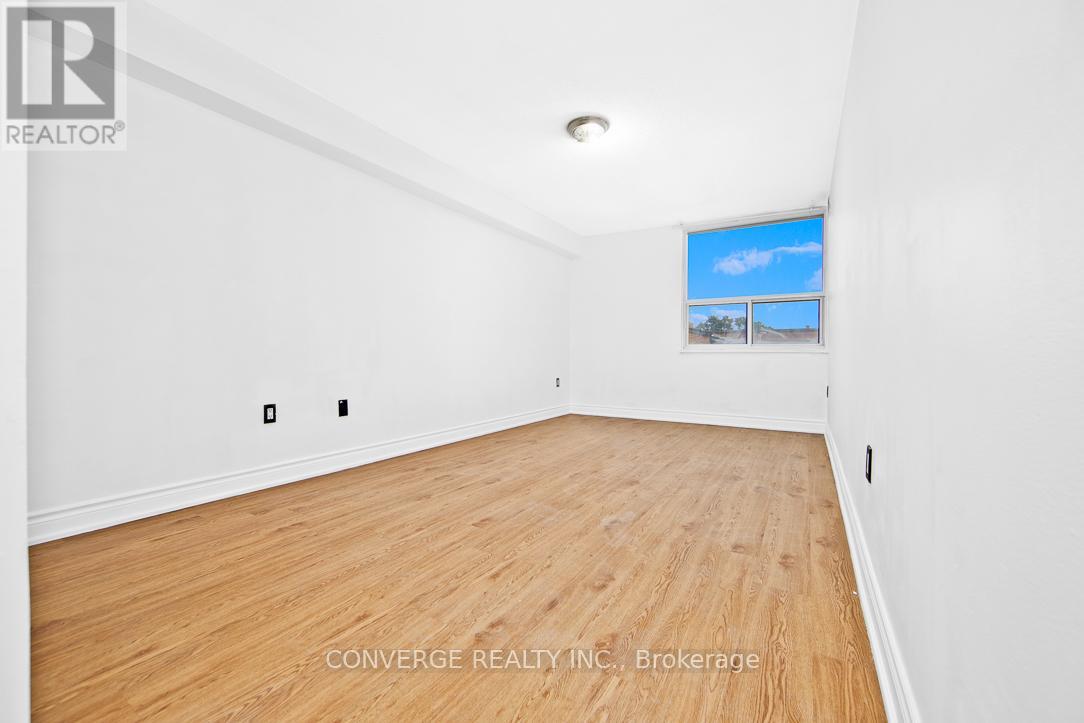 Photo 10 of 406 4062 Lawrence Avenue, Toronto ON
