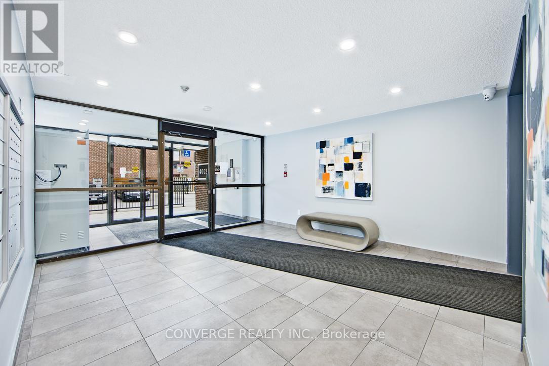 Photo 2 of 406 4062 Lawrence Avenue, Toronto ON