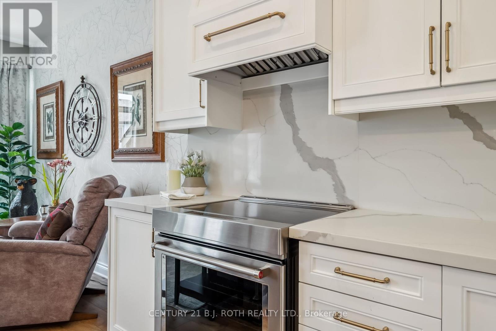 Photo 2 of 40 Glenhaven Court, Scugog ON