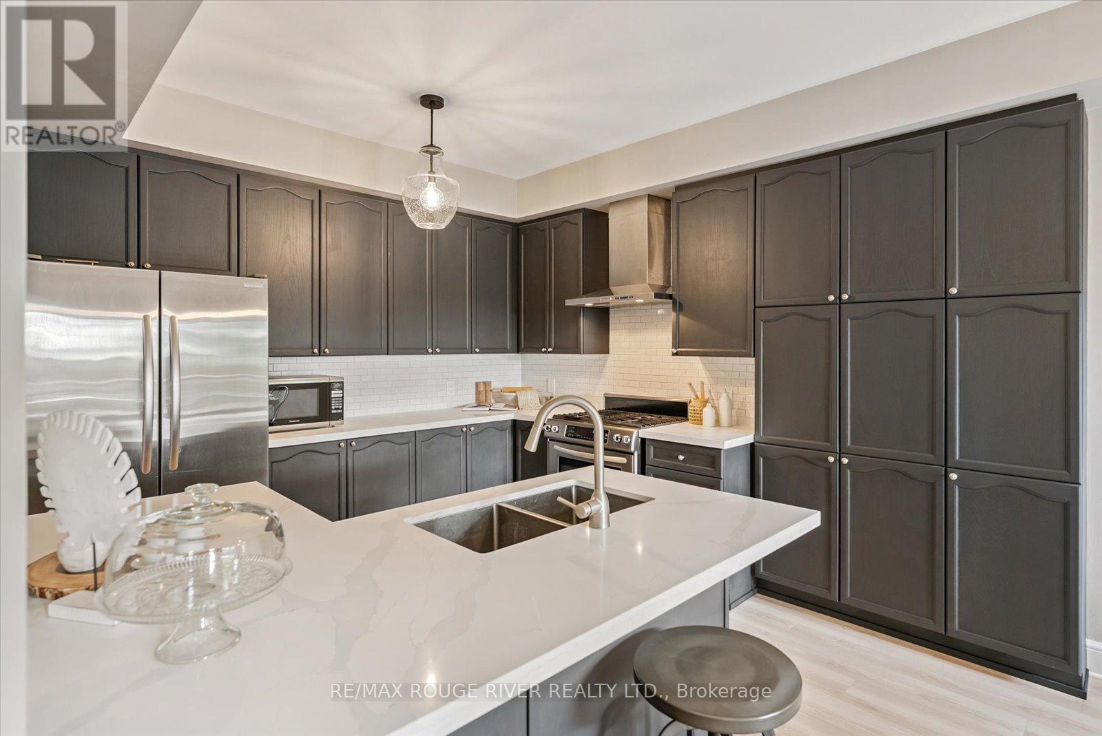 Photo 11 of 19 Gilchrist Court, Whitby ON