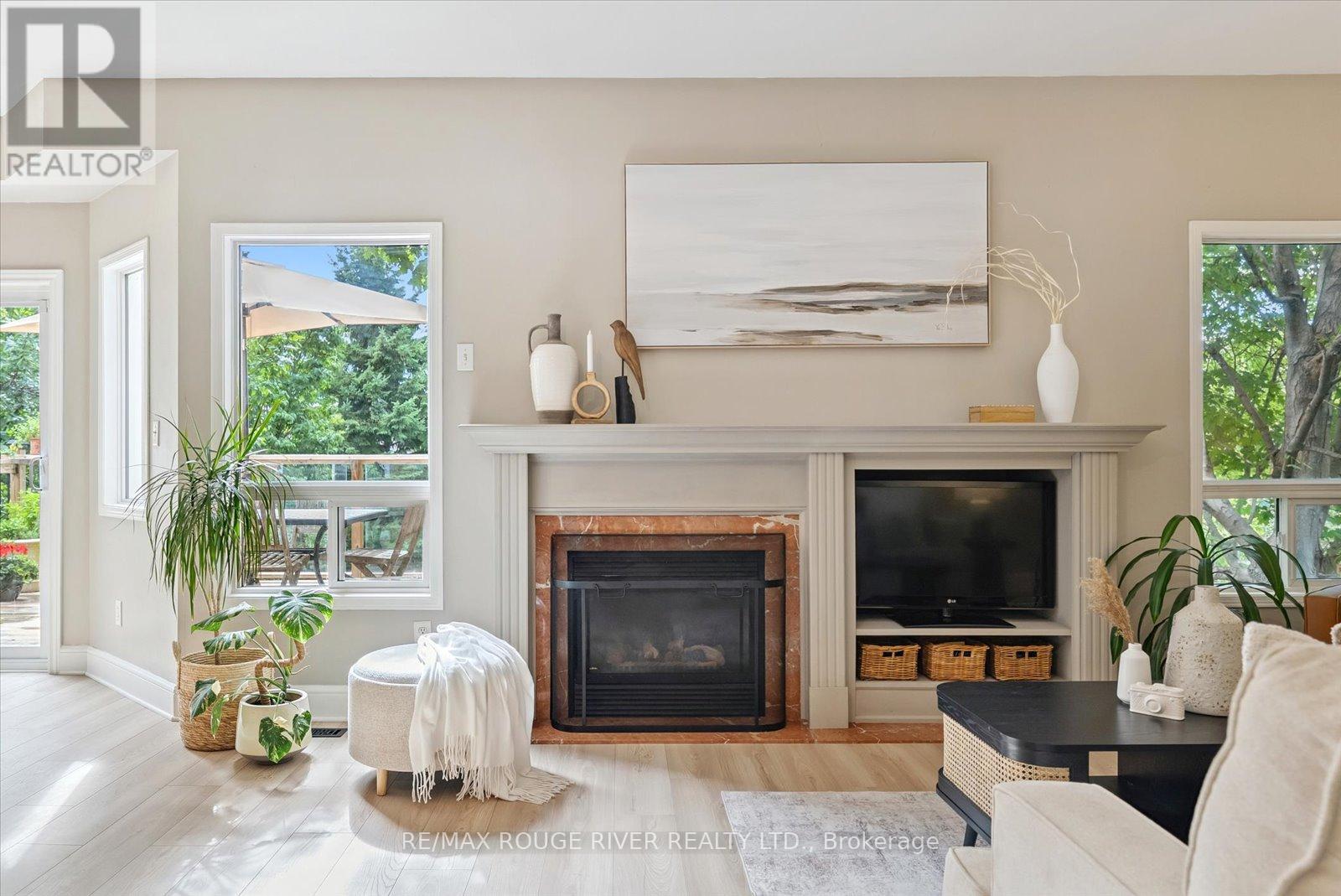 Photo 17 of 19 Gilchrist Court, Whitby ON
