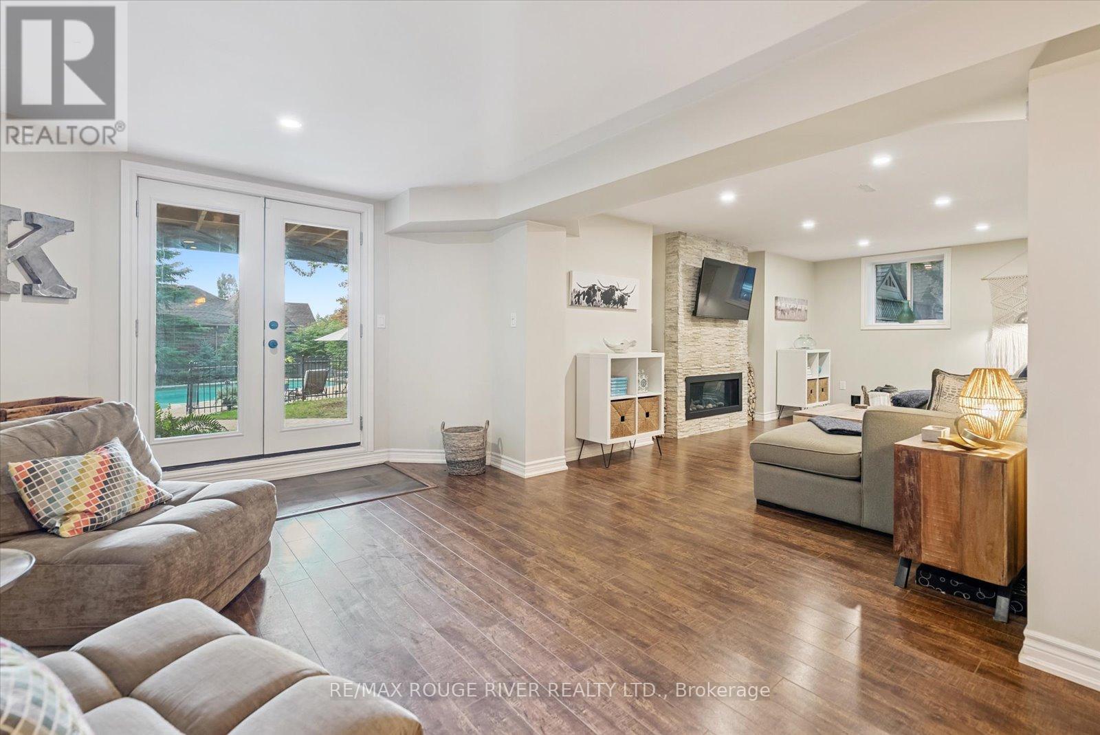 Photo 35 of 19 Gilchrist Court, Whitby ON