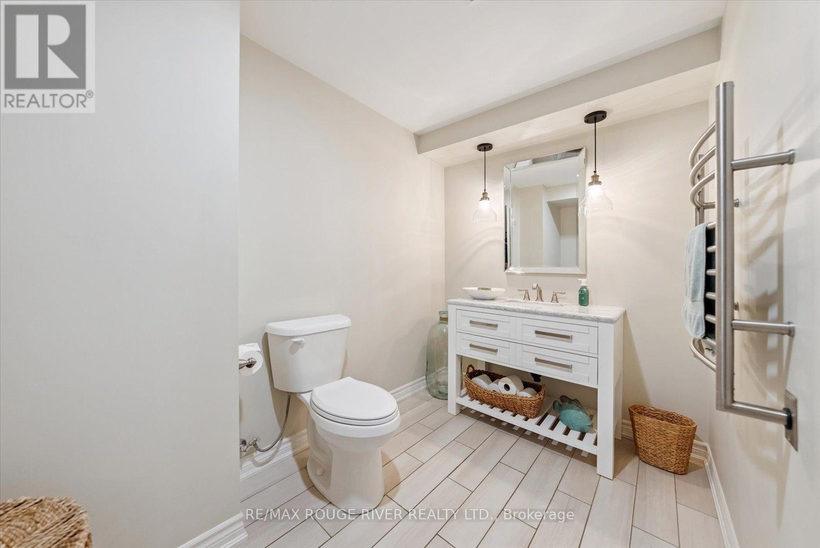 Photo 37 of 19 Gilchrist Court, Whitby ON