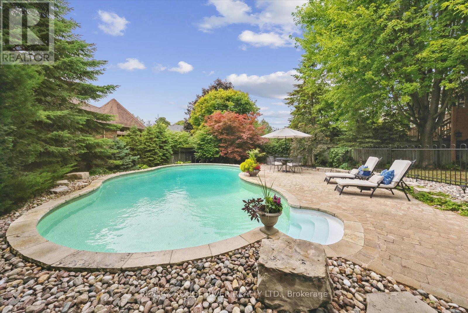 Photo 40 of 19 Gilchrist Court, Whitby ON