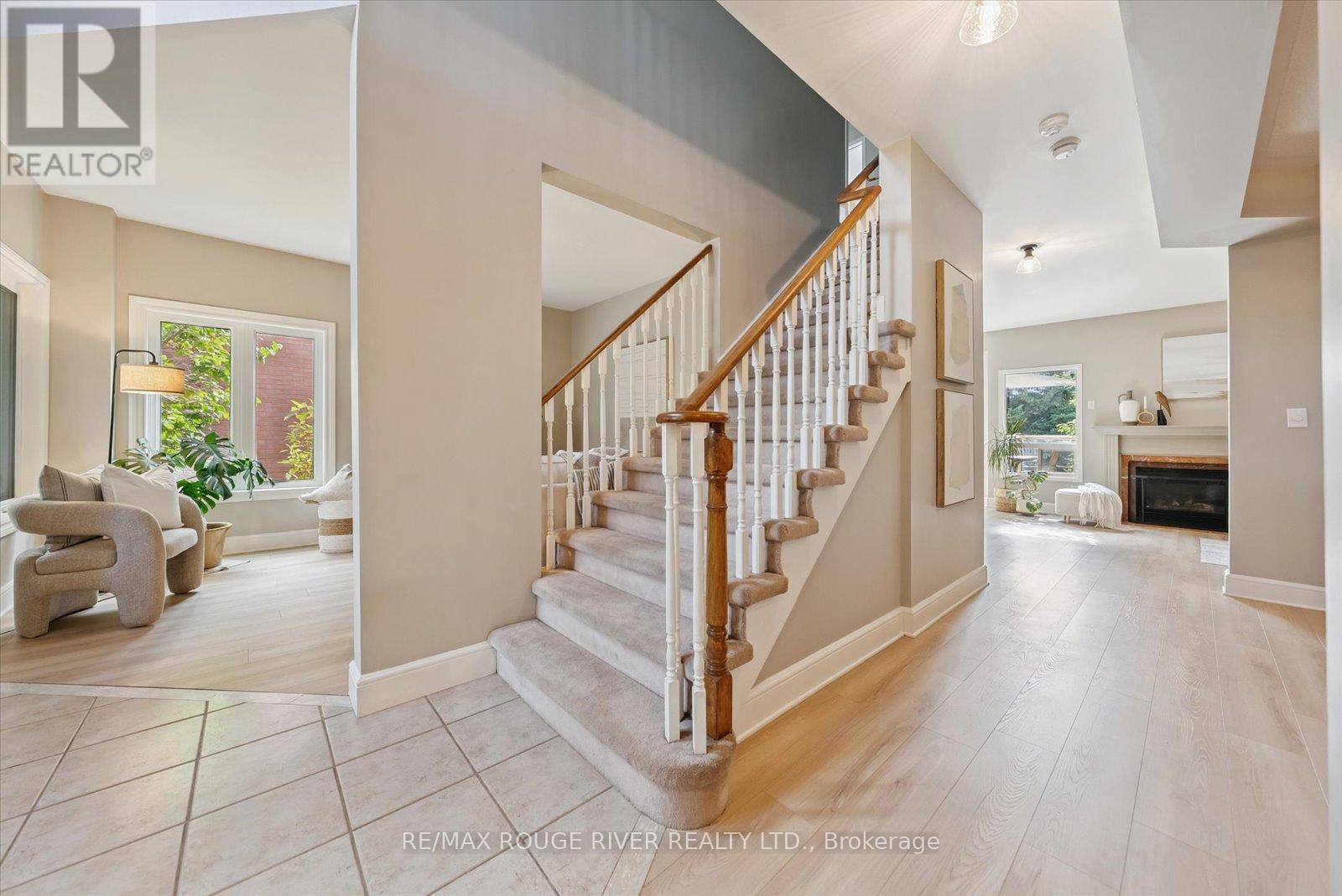 Photo 6 of 19 Gilchrist Court, Whitby ON