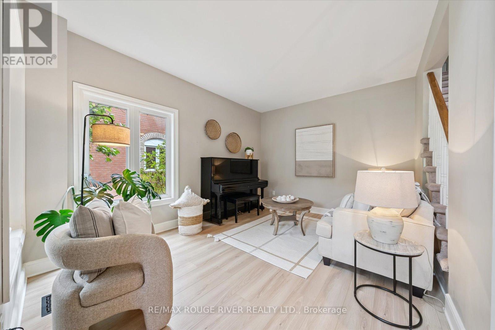 Photo 7 of 19 Gilchrist Court, Whitby ON