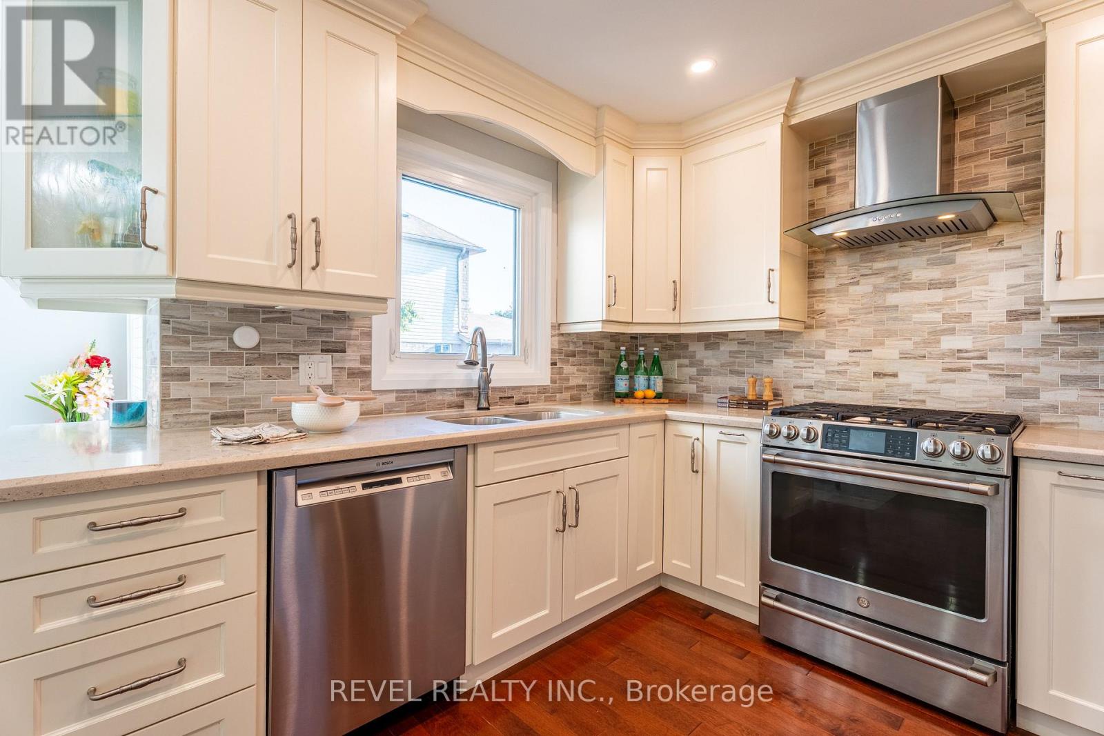 Photo 11 of 117 Apple Blossom Boulevard, Clarington ON
