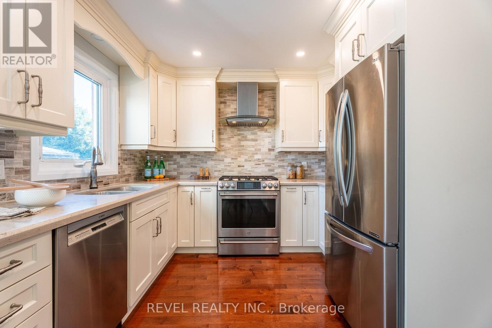 Photo 12 of 117 Apple Blossom Boulevard, Clarington ON