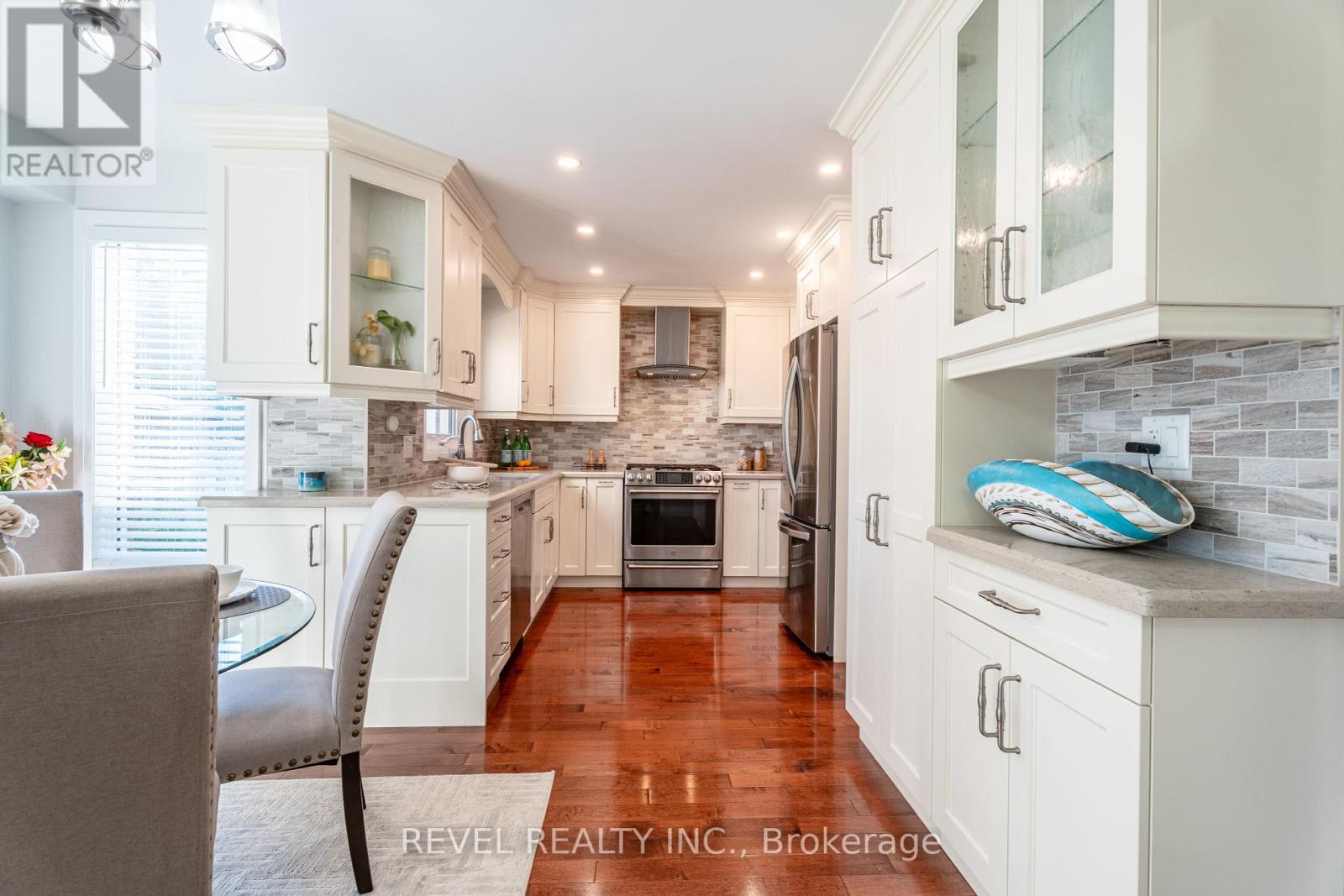 Photo 13 of 117 Apple Blossom Boulevard, Clarington ON
