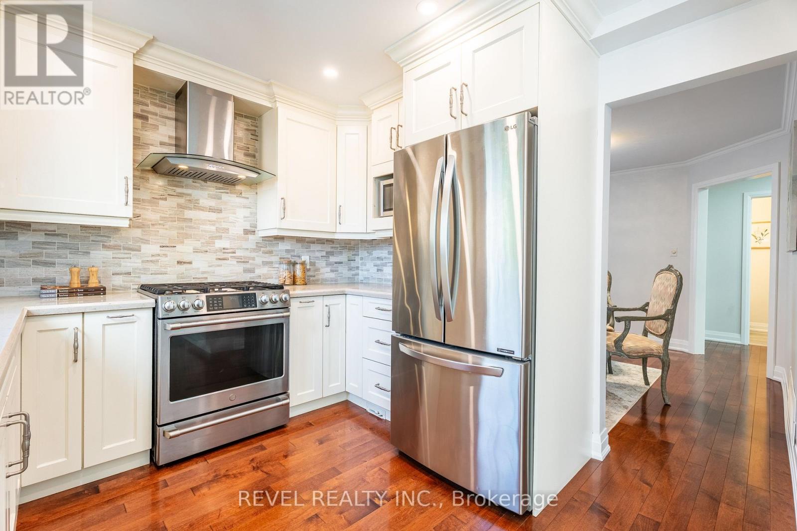 Photo 14 of 117 Apple Blossom Boulevard, Clarington ON