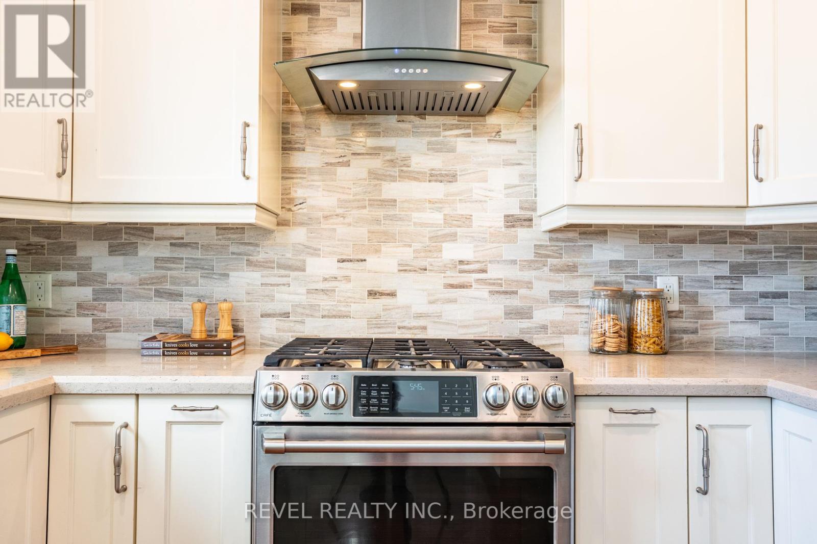 Photo 16 of 117 Apple Blossom Boulevard, Clarington ON