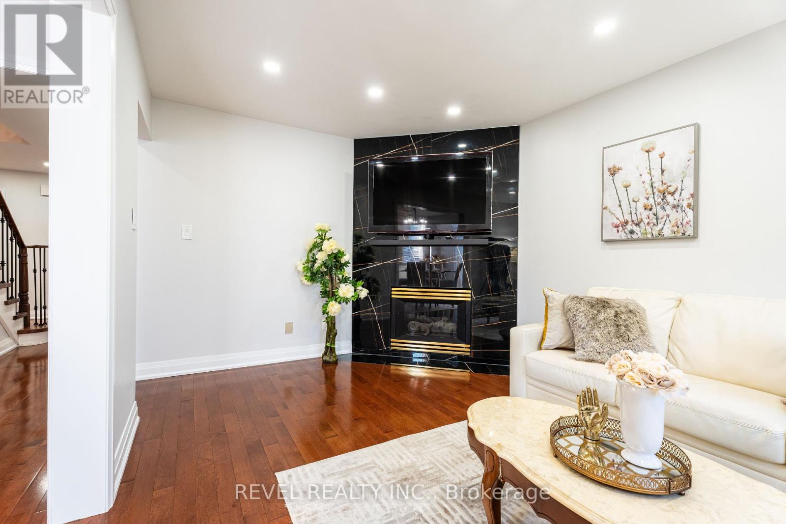 Photo 2 of 117 Apple Blossom Boulevard, Clarington ON