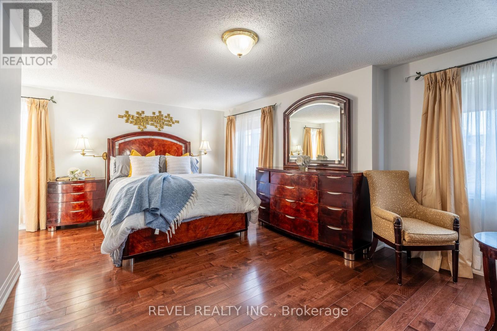 Photo 23 of 117 Apple Blossom Boulevard, Clarington ON