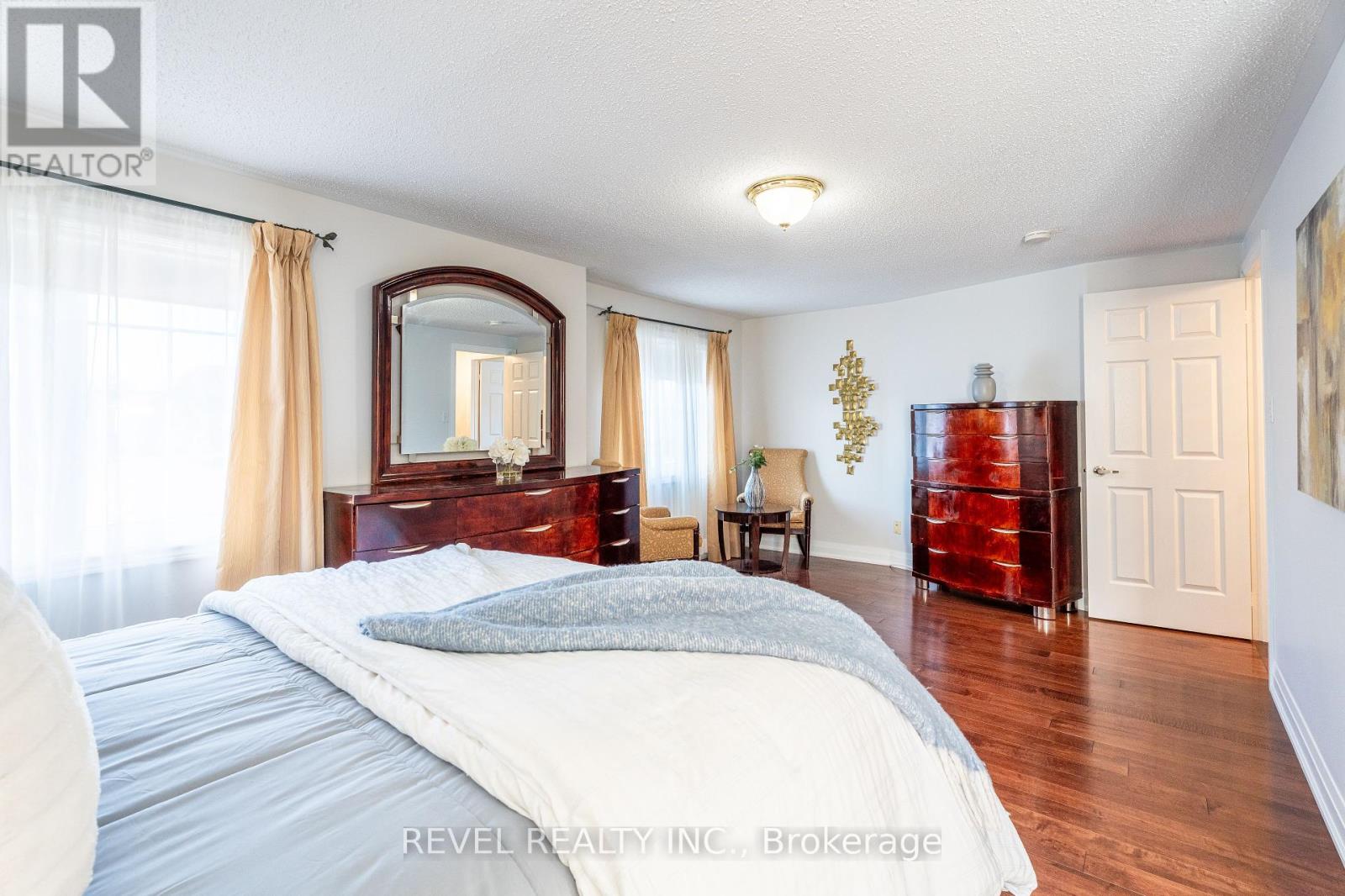 Photo 24 of 117 Apple Blossom Boulevard, Clarington ON