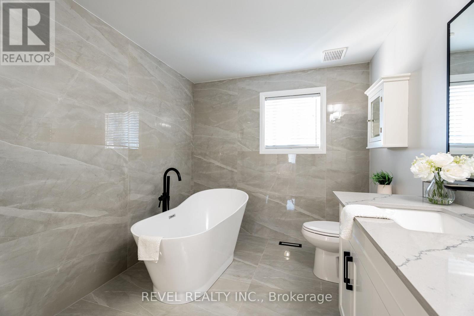 Photo 28 of 117 Apple Blossom Boulevard, Clarington ON