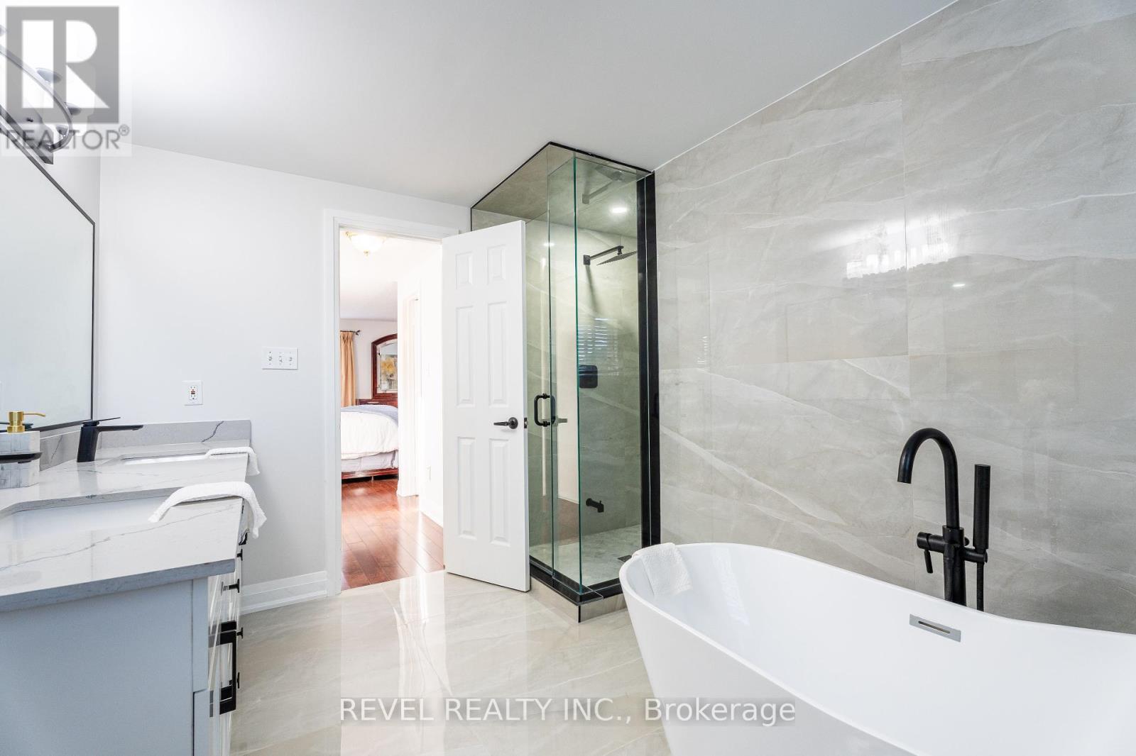 Photo 29 of 117 Apple Blossom Boulevard, Clarington ON