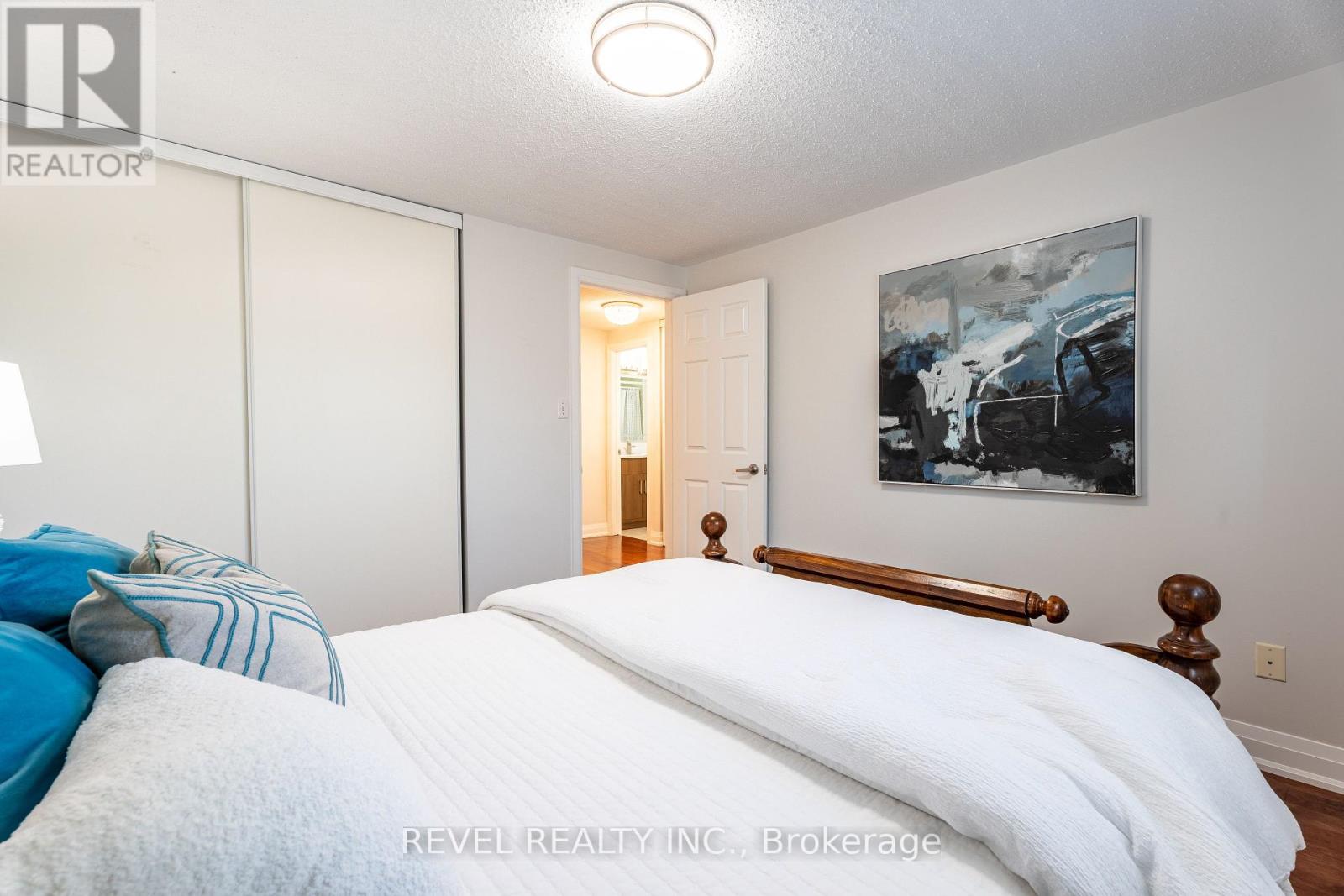 Photo 33 of 117 Apple Blossom Boulevard, Clarington ON