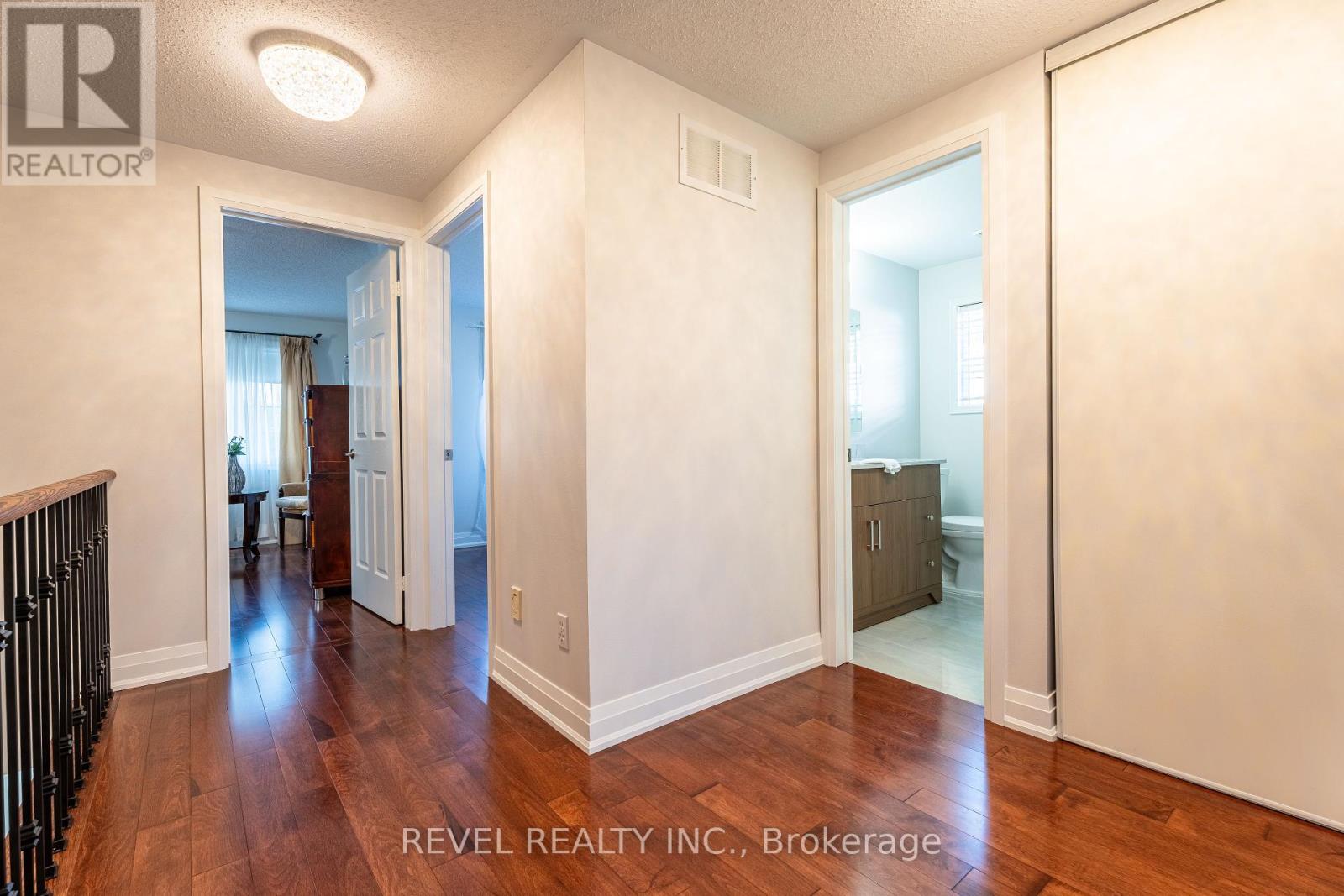 Photo 34 of 117 Apple Blossom Boulevard, Clarington ON