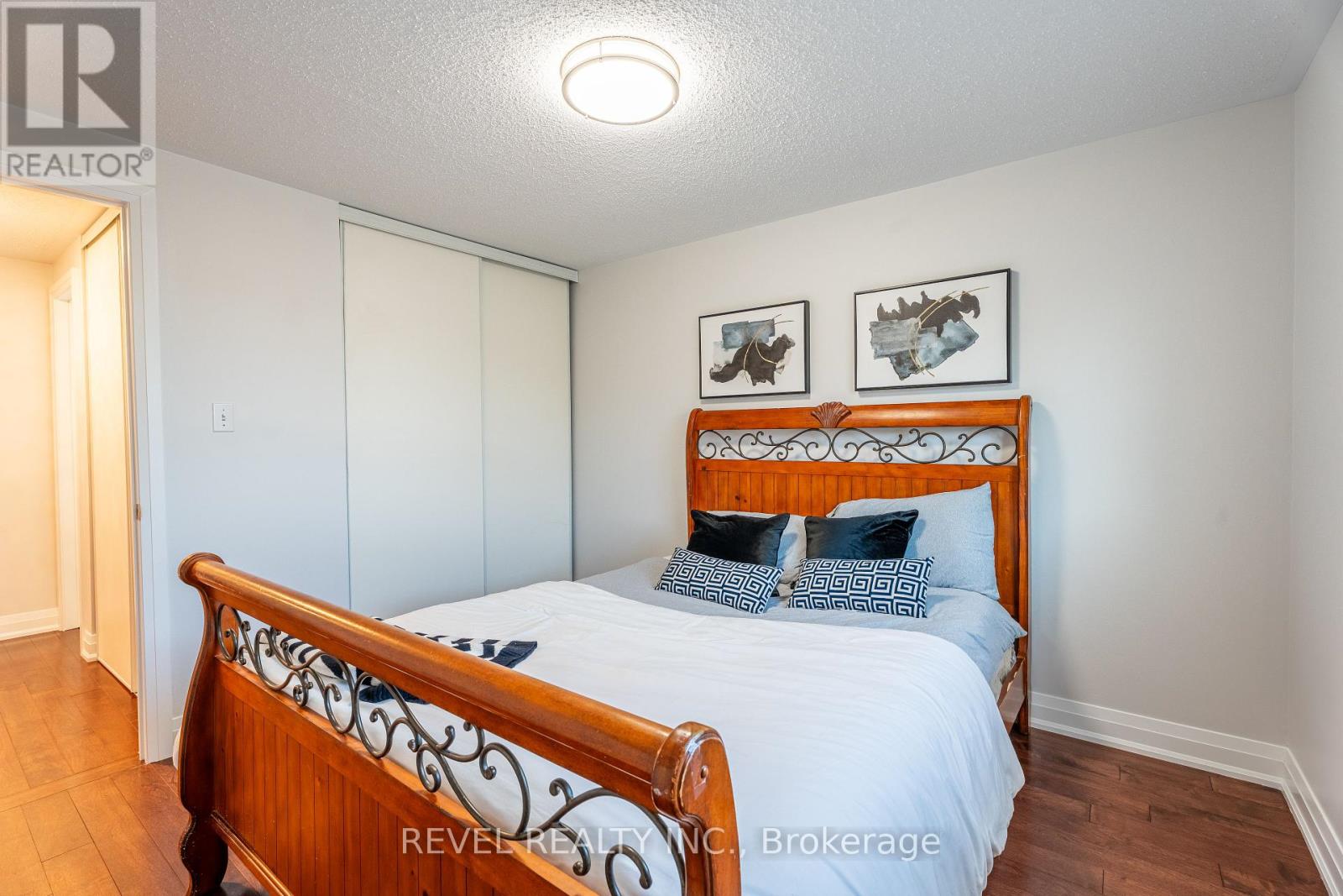 Photo 36 of 117 Apple Blossom Boulevard, Clarington ON