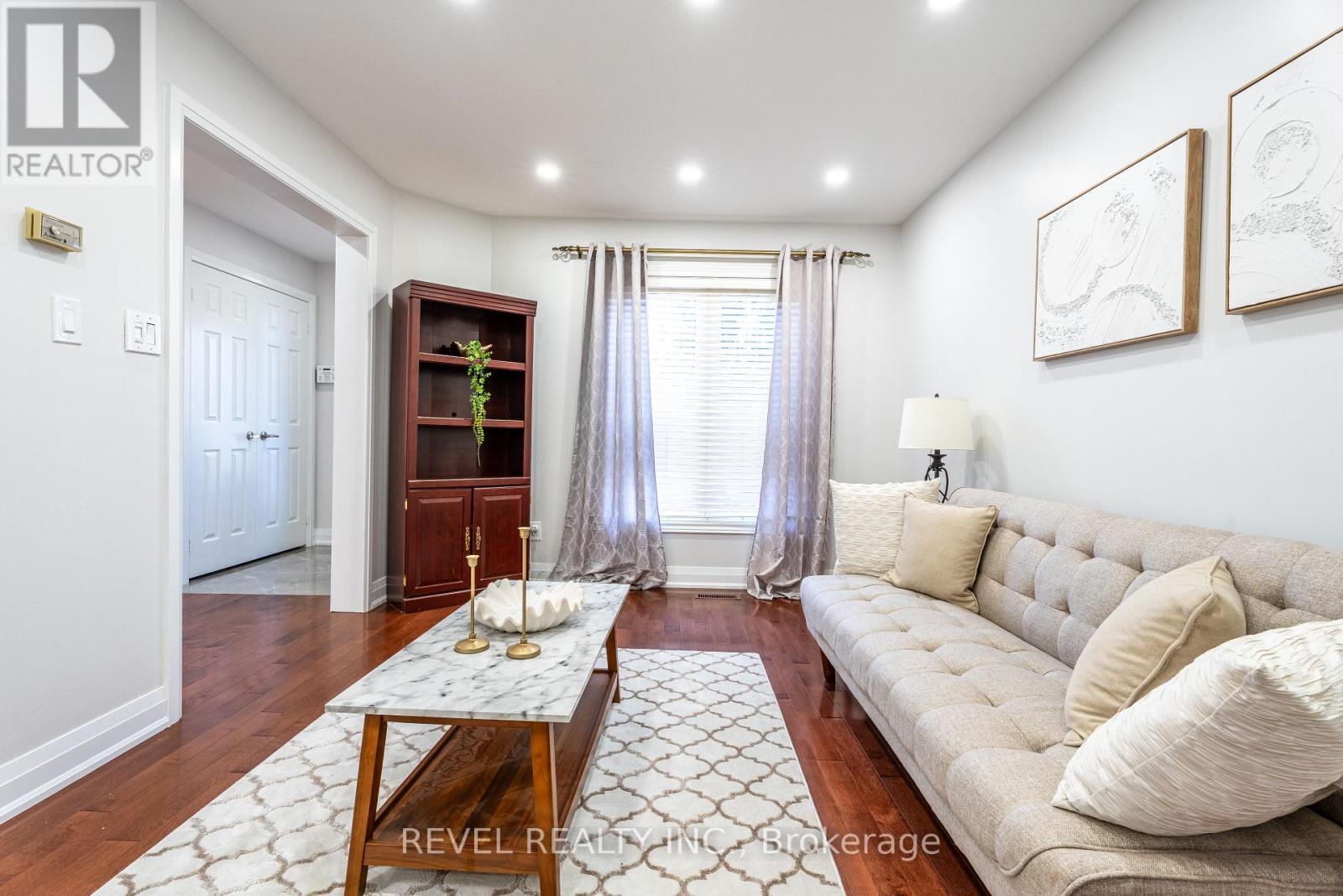 Photo 9 of 117 Apple Blossom Boulevard, Clarington ON