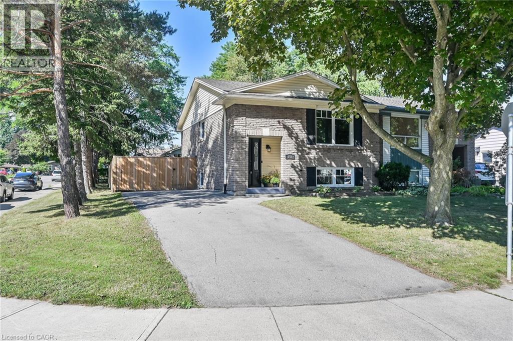 Photo 2 of 158 Wendover Drive, Hamilton ON