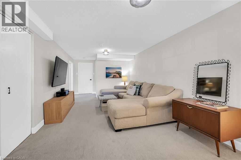 Photo 20 of 158 Wendover Drive, Hamilton ON