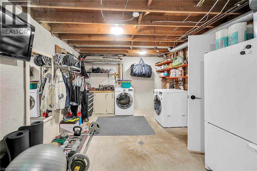 Photo 27 of 158 Wendover Drive, Hamilton ON