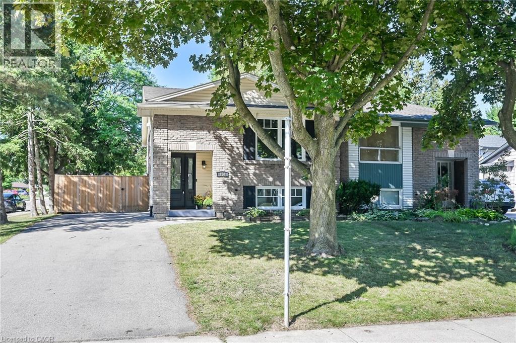 Photo 35 of 158 Wendover Drive, Hamilton ON