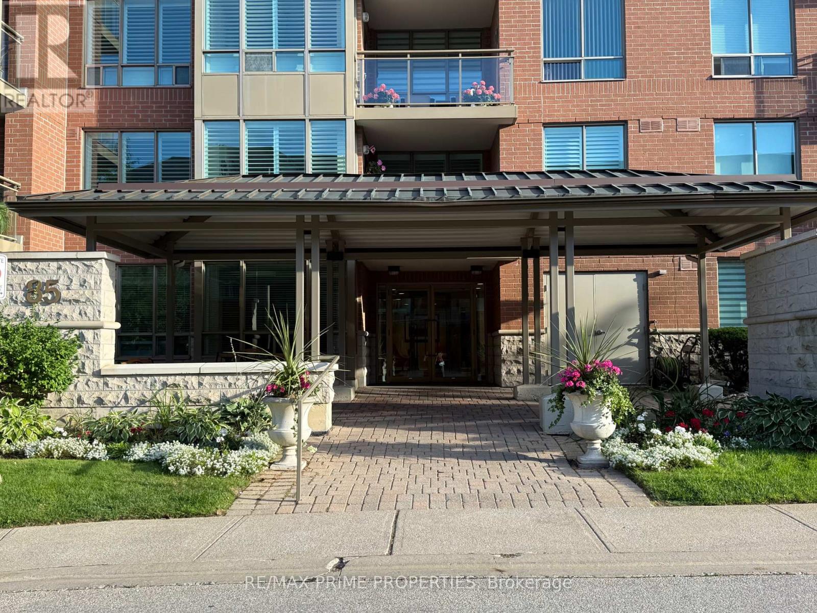 Photo 46 of 320 85 The Boardwalk Way, Markham ON