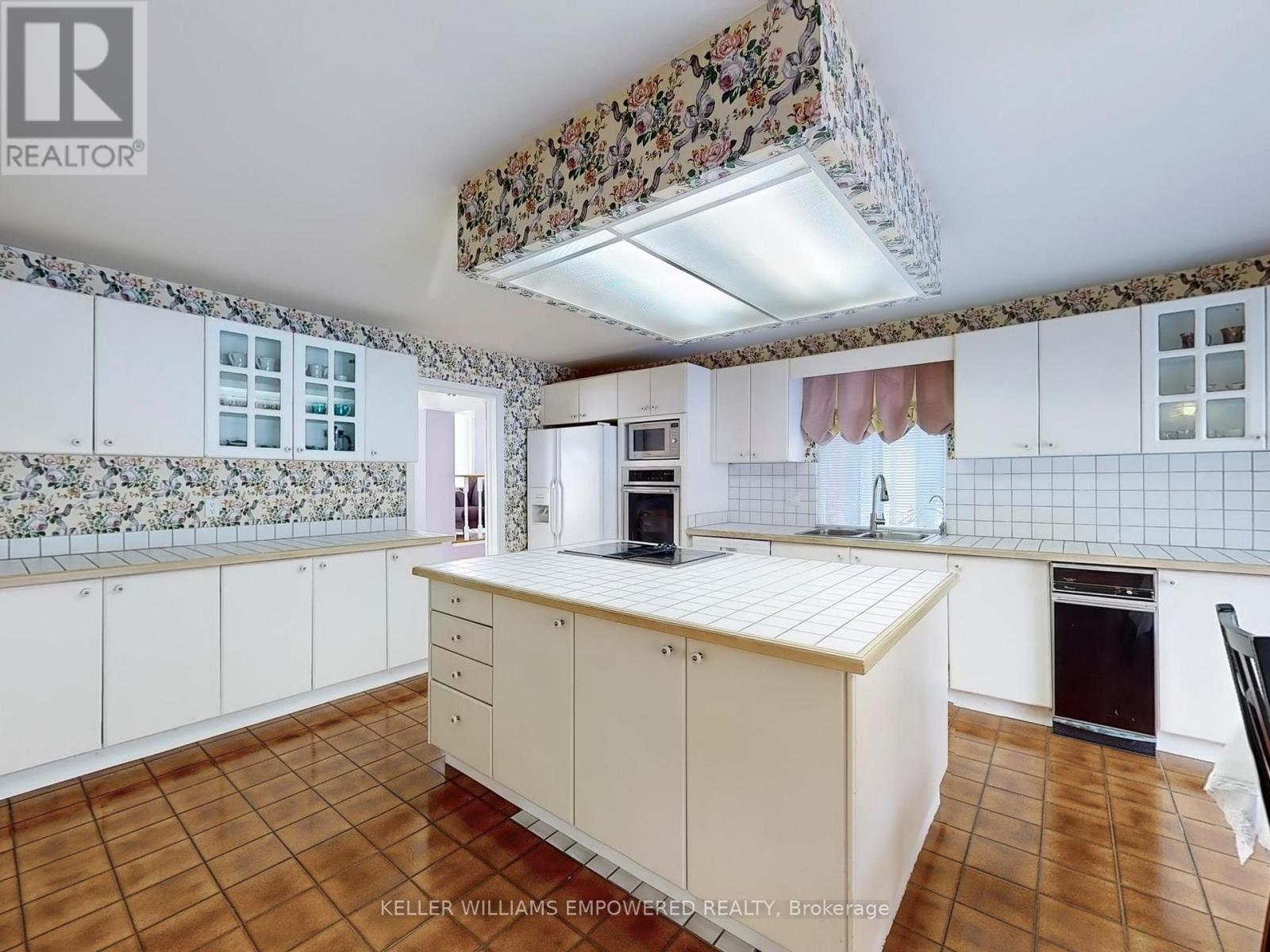 Photo 39 of 315 Woodland Acres Crescent, Vaughan ON