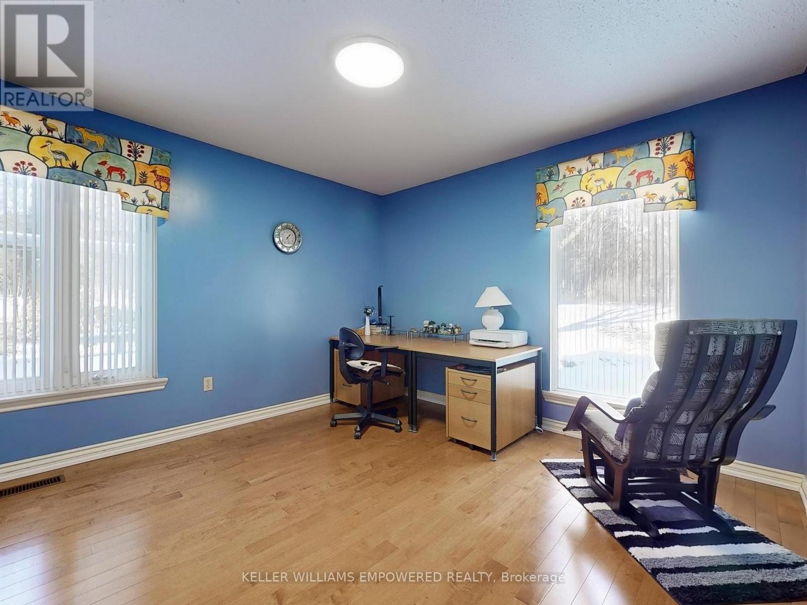 Photo 25 of 315 Woodland Acres Crescent, Vaughan ON