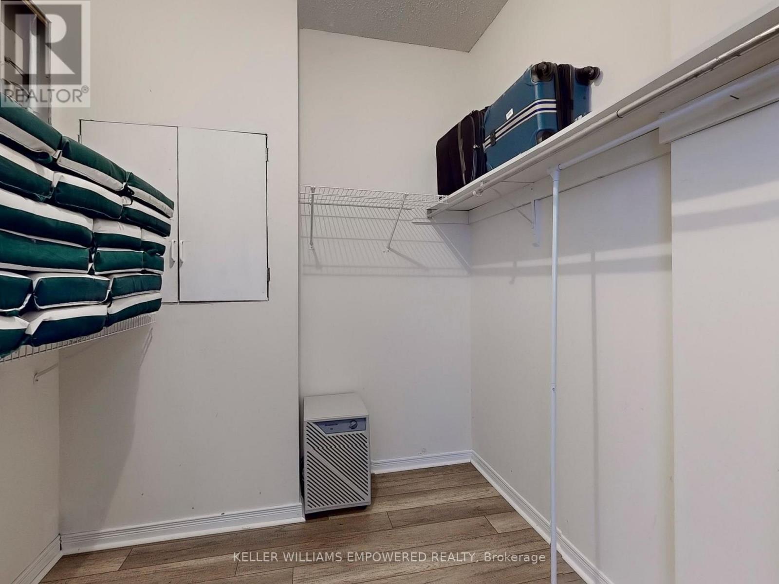 Photo 27 of 315 Woodland Acres Crescent, Vaughan ON