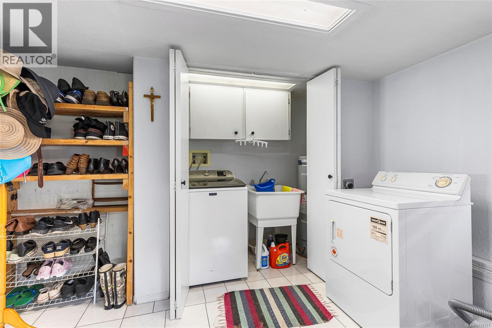 Photo 4 of 2065 Goldsmith St, Oak Bay BC