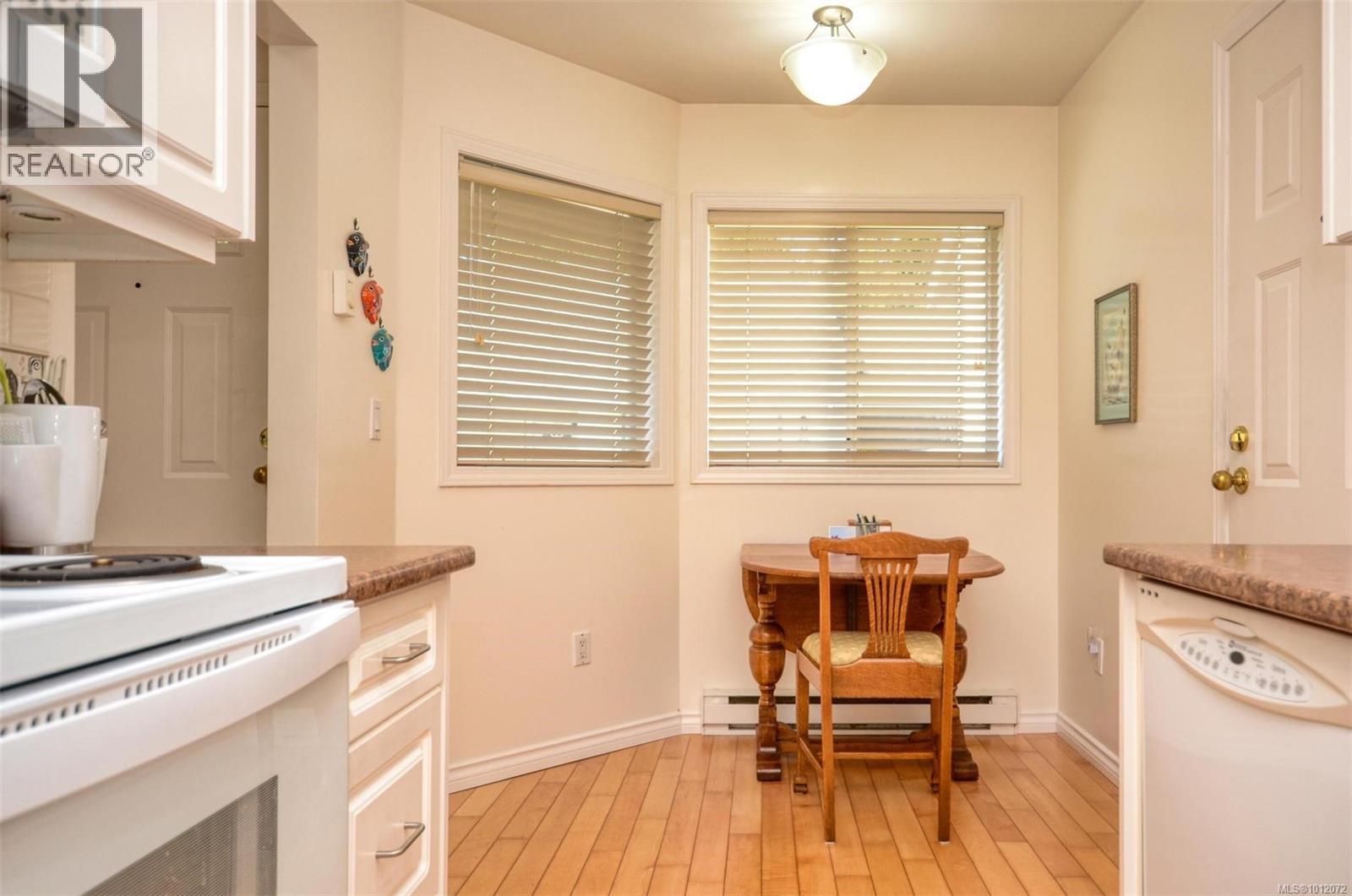 Photo 18 of 7 5156 Cordova Bay Rd, Saanich BC