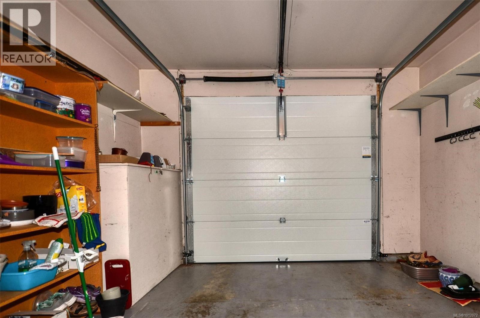 Photo 13 of 7 5156 Cordova Bay Rd, Saanich BC