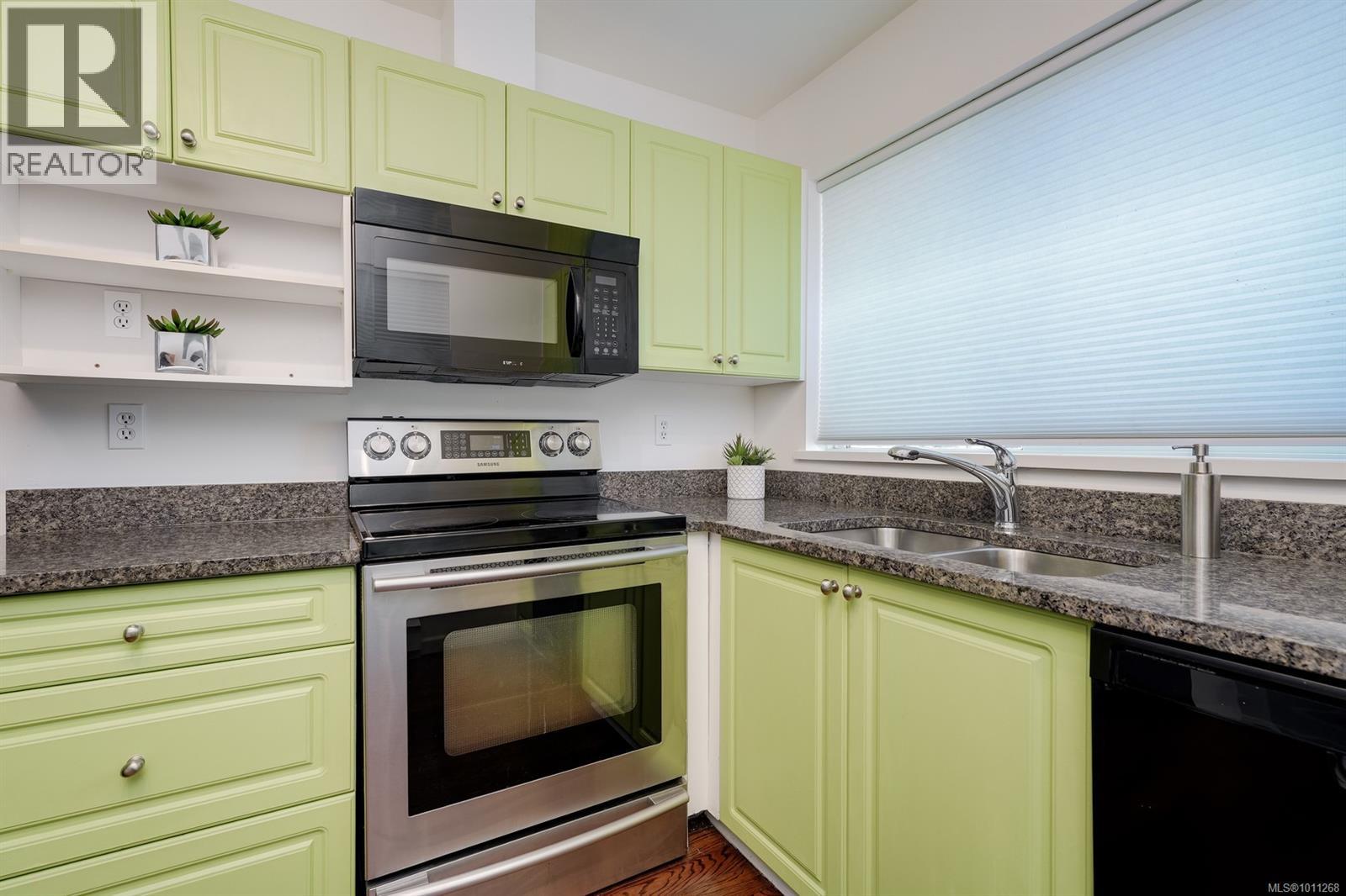 Photo 10 of 308 649 Bay St, Victoria BC