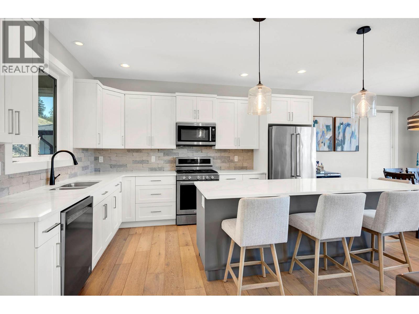Photo 8 of 2065 Galore Crescent, Kamloops BC