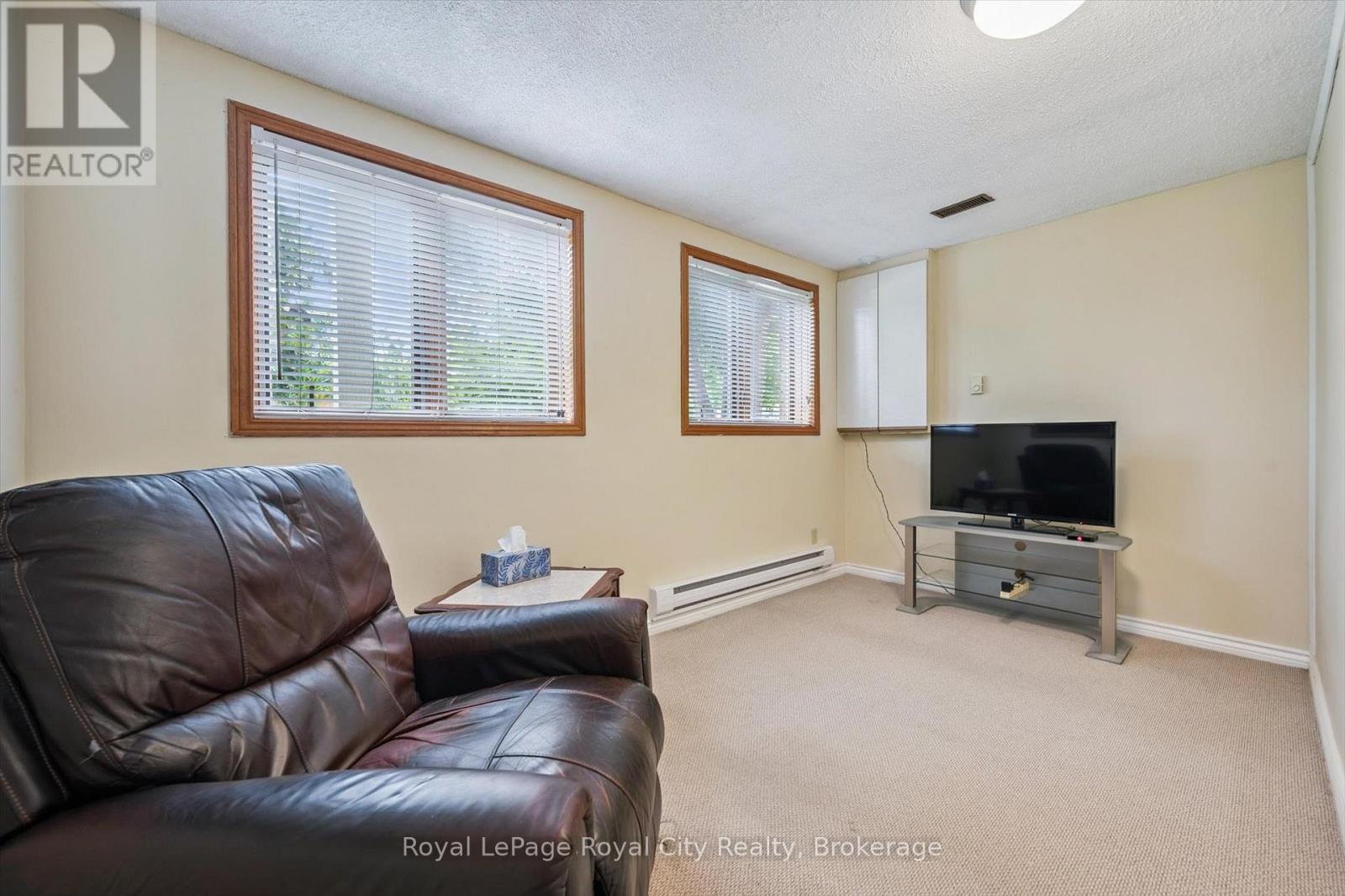 Photo 6 of 9 Dunhill Crescent, Guelph ON