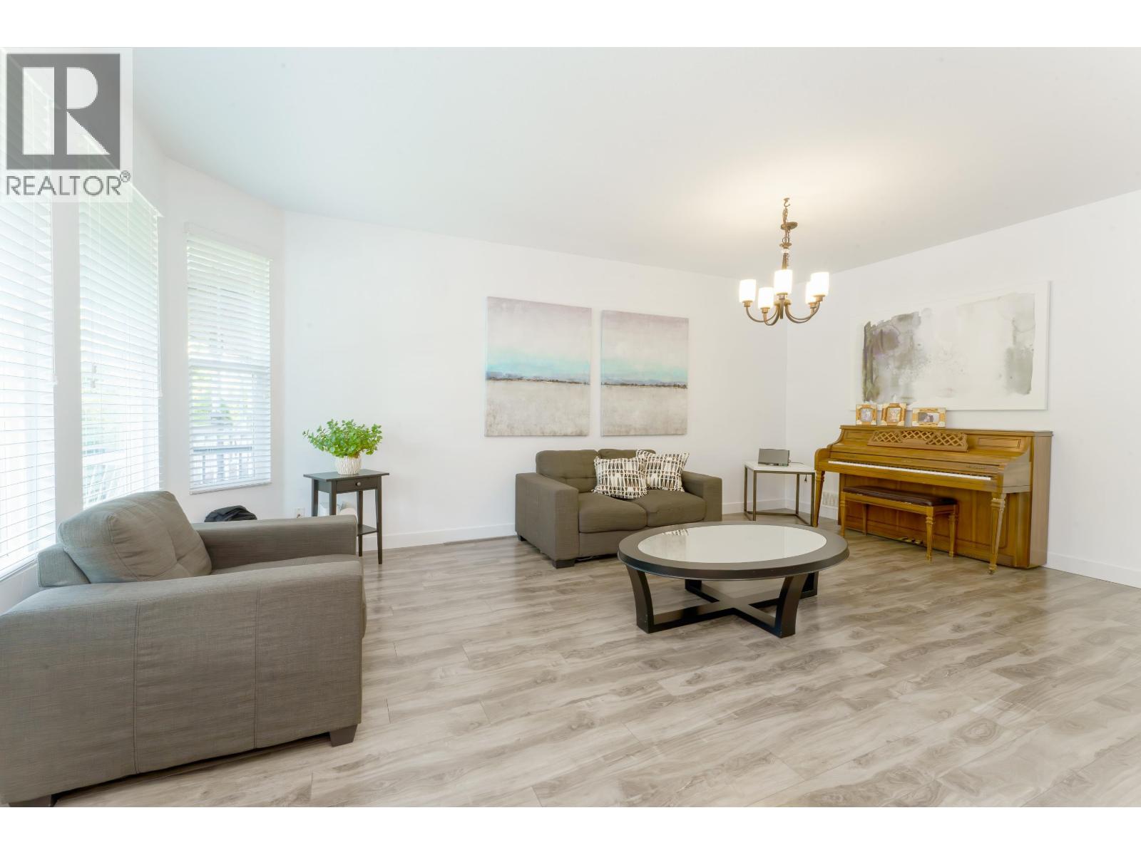 Photo 5 of 24386 101 Avenue, Maple Ridge BC