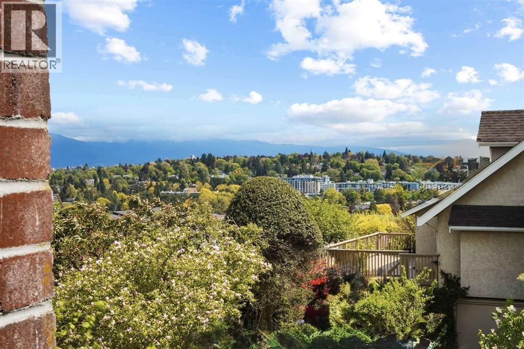 Photo 4 of 2805 W 30th Avenue, Vancouver BC