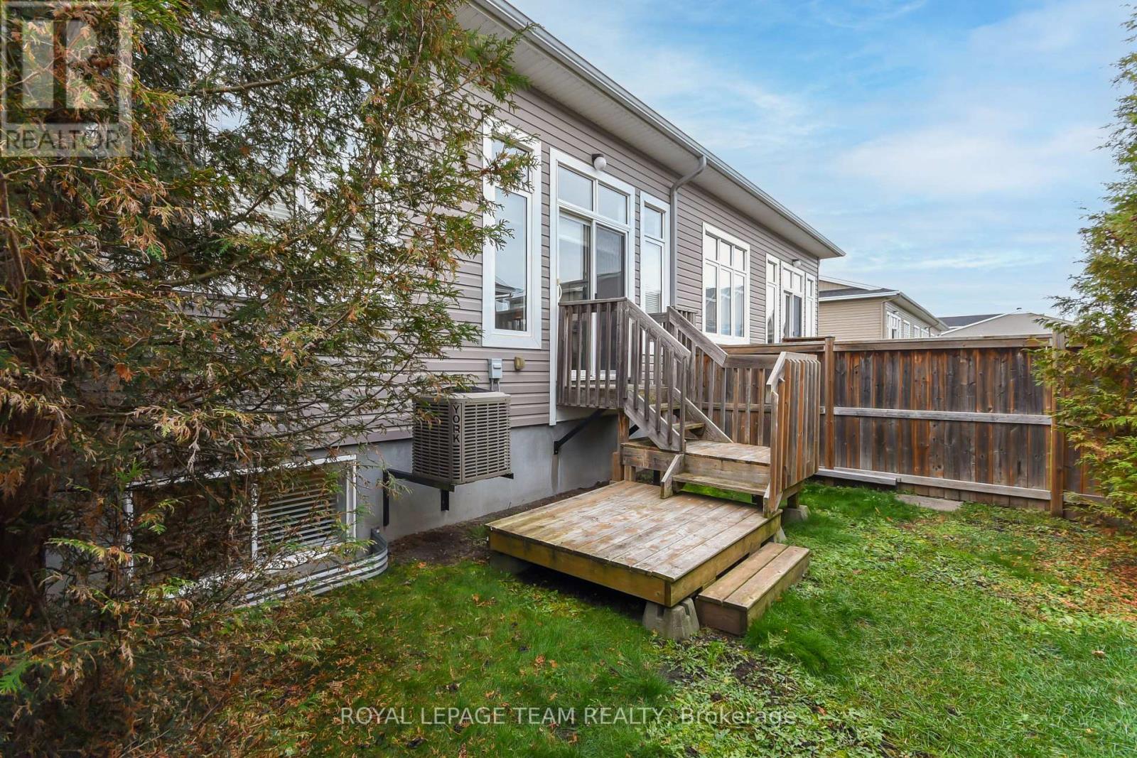 Photo 29 of 181 Oxford Street W, North Grenville ON