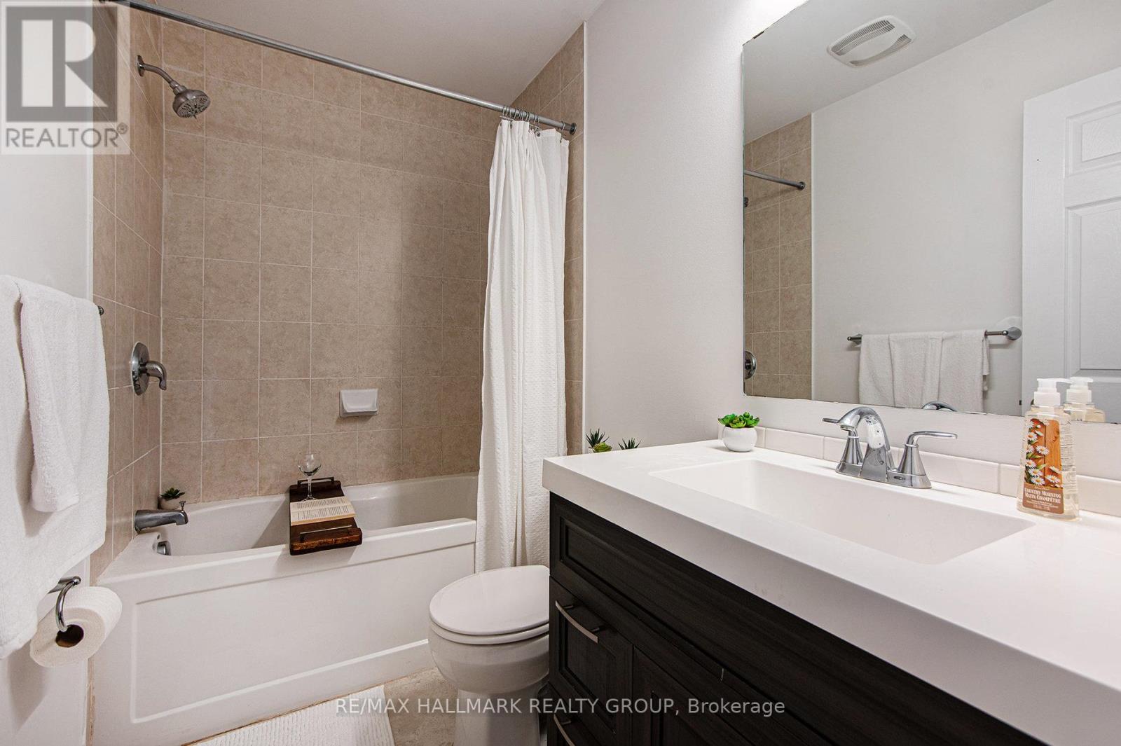 Photo 12 of 2427 Nutgrove Avenue, Ottawa ON