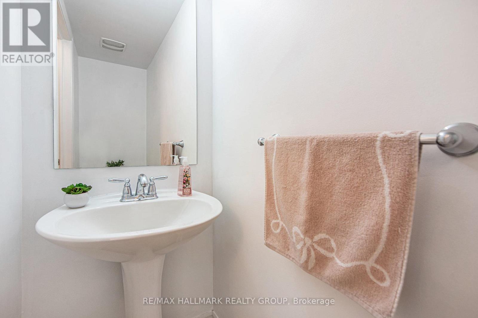 Photo 33 of 2427 Nutgrove Avenue, Ottawa ON
