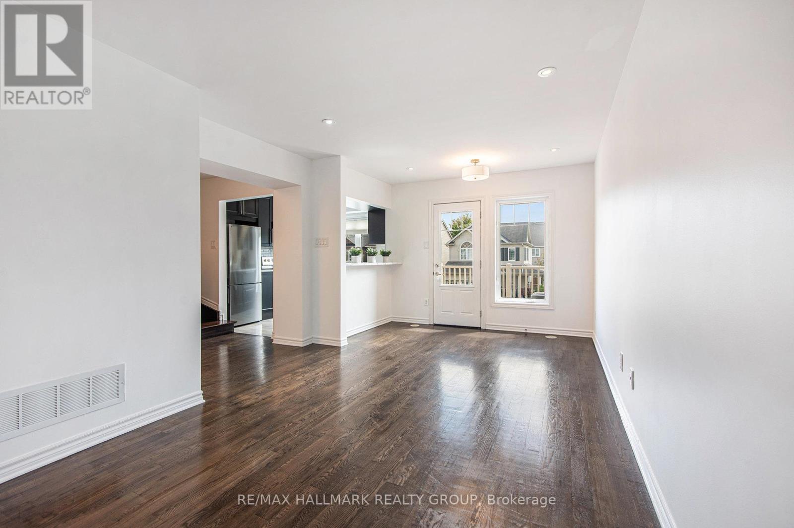 Photo 14 of 2427 Nutgrove Avenue, Ottawa ON