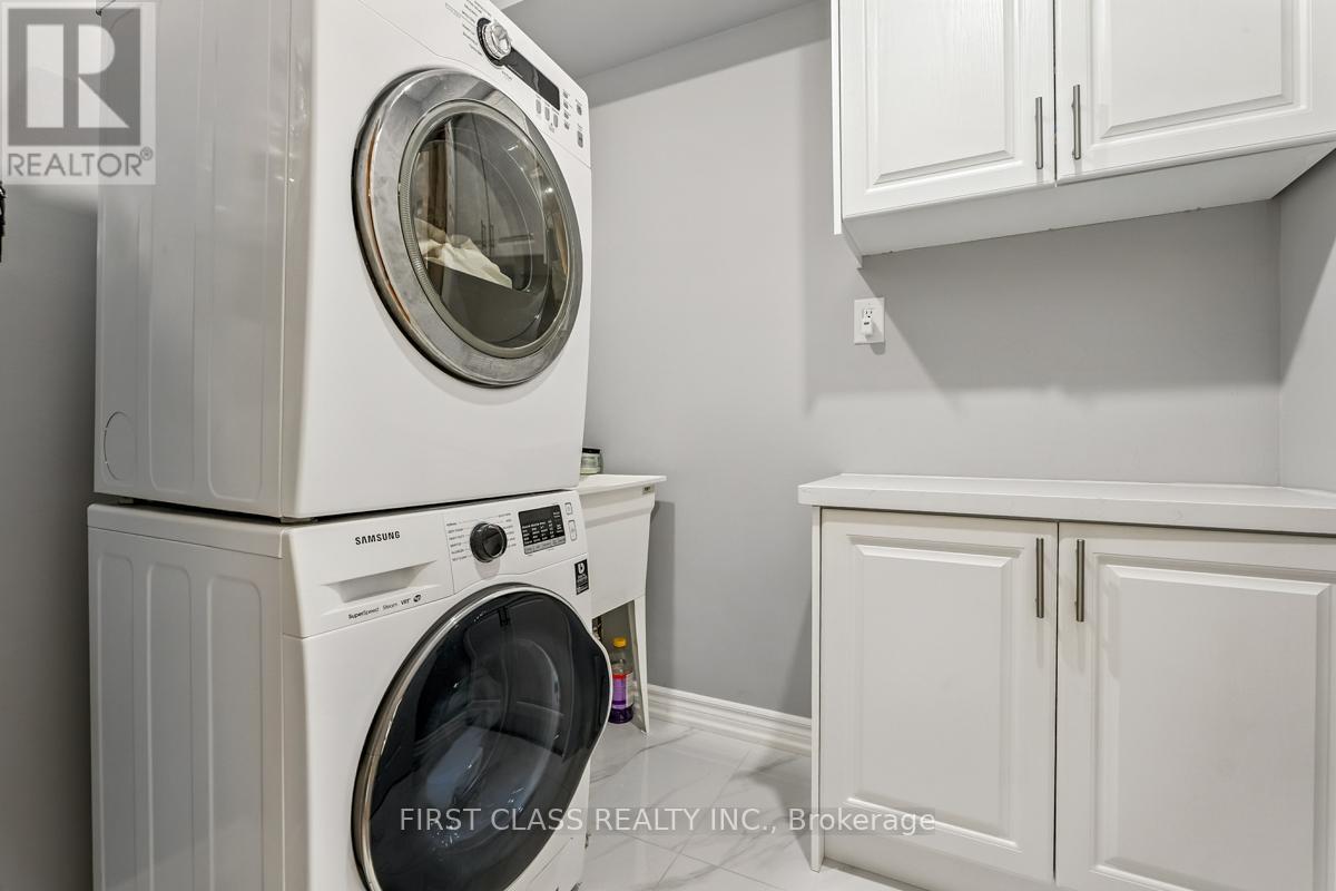 Photo 21 of 5053 Rundle Crescent, Mississauga ON