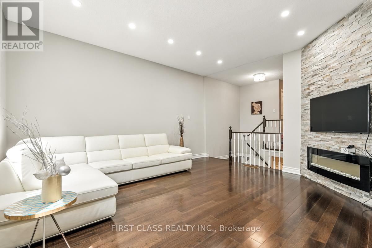 Photo 20 of 5053 Rundle Crescent, Mississauga ON