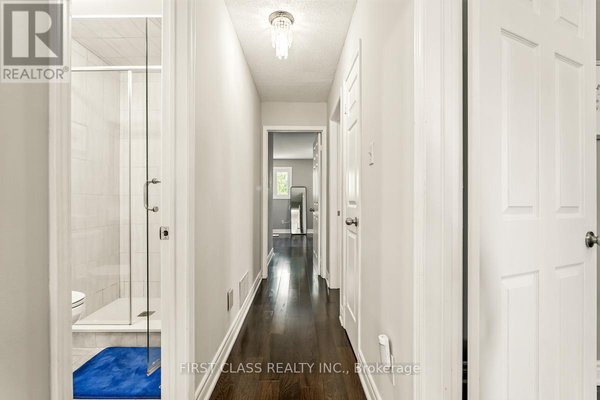 Photo 1 of 5053 Rundle Crescent, Mississauga ON
