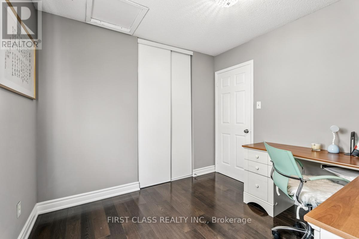 Photo 10 of 5053 Rundle Crescent, Mississauga ON