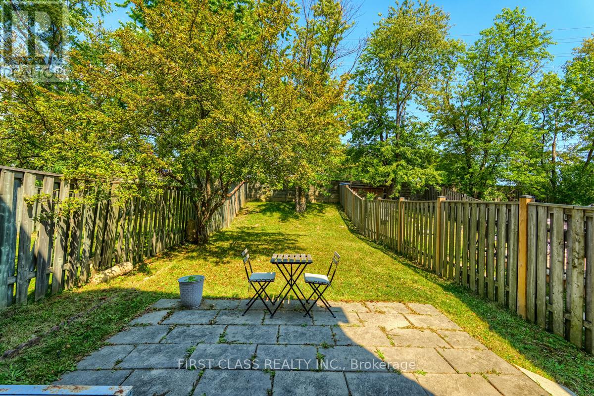 Photo 8 of 5053 Rundle Crescent, Mississauga ON