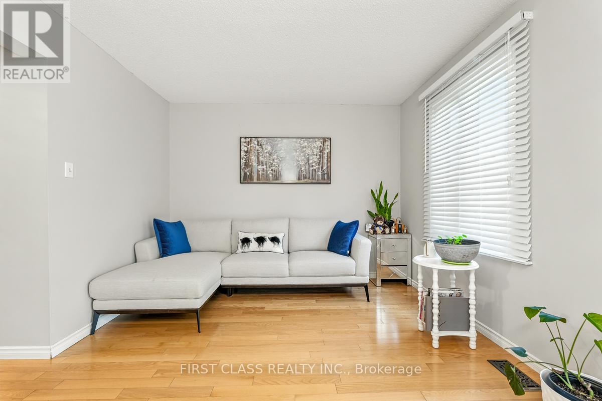 Photo 24 of 5053 Rundle Crescent, Mississauga ON